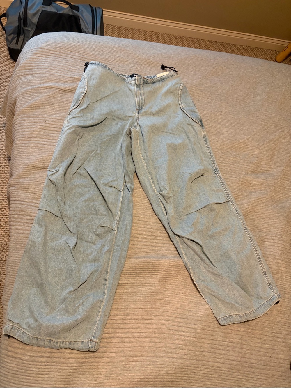 NWT Urban Outfitters BDG Denim Low Rise Baggy Cargo Pants, Size Medium
